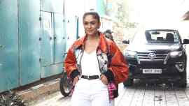 Mrunal Thakur, Shahid Kapoor, and Sanchit-Parampara spotted at Andheri Mrunal Thakur, Shahid Kapoor, and Sanchit-Parampara spotted at Andheri