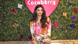 Daisy Shah visits newly opened Frozen Yogurt shop ‘Cocoberry’ Daisy Shah visits newly opened Frozen Yogurt shop ‘Cocoberry’
