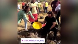 When Alia Bhatt & Aamir Khan did majdoori! When Alia Bhatt & Aamir Khan did majdoori!