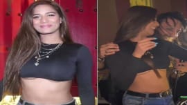 पूनम पांडे हुईं Oops मोमेंट का शिकार, वायरल हो रहा वार्डरोब मालफंक्शन का वीडियो पूनम पांडे हुईं Oops मोमेंट का शिकार, वायरल हो रहा वार्डरोब मालफंक्शन का वीडियो
