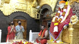 Shilpa Shetty reached Sai Darbar with husband Raj Kundra, shared the video Shilpa Shetty reached Sai Darbar with husband Raj Kundra, shared the video