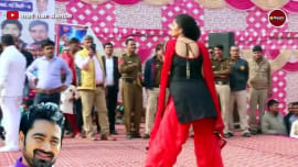 sapna choudhary hot sexy dance on stage policemen see song tikhe bol video sapna choudhary hot sexy dance on stage policemen see song tikhe bol video