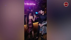 karan kundra tejashvi prakash dance on shahrukh khan song watch viral video karan kundra tejashvi prakash dance on shahrukh khan song watch viral video