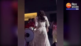 Shehnaaz Gill dances with Johnny Lever and Raju Srivastava Shehnaaz Gill dances with Johnny Lever and Raju Srivastava