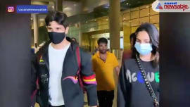 Sidharth Malhotra and Kiara Advani get spotted at Mumbai airport Sidharth Malhotra and Kiara Advani get spotted at Mumbai airport