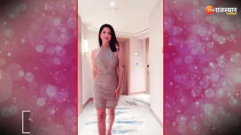 Sunny Leone was seen from behind the door then showed her hot avatar Sunny Leone was seen from behind the door then showed her hot avatar
