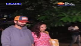 Shahid Kapoor and Mira Rajput are seen walking hand in hand watch video Shahid Kapoor and Mira Rajput are seen walking hand in hand watch video