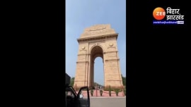 indian actor and delhi boy Sidharth Malhotra fans welcom him at india gate indian actor and delhi boy Sidharth Malhotra fans welcom him at india gate