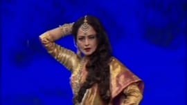 Rekha's graceful dance at late Yash Chopra's birth anniversary is beautiful Rekha's graceful dance at late Yash Chopra's birth anniversary is beautiful